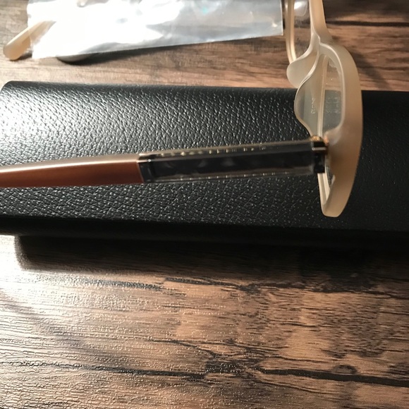 Burberry Eyeglass frames - Picture 3 of 11